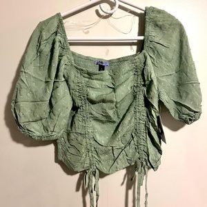 Puff sleeve ruched tops.